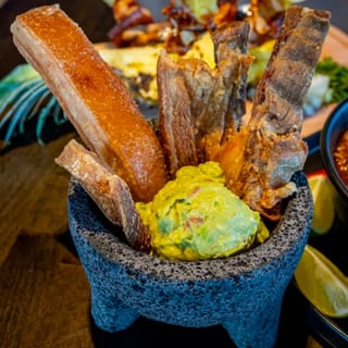 Chicharrones y Guacamole (pork belly)
